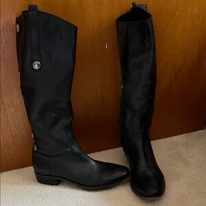 Arturochiang sz 8/38 Black Knee-High Leather Boots with Button Detail